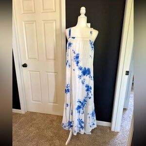Velvet by Graham & Spencer Blue & White Tie-Dye Maxi Dress size Medium